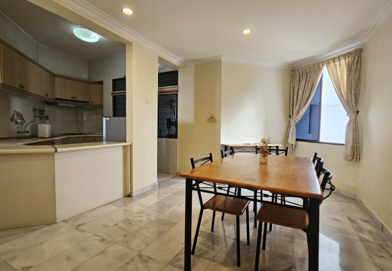 Marina Tower, Ratu Mutiara