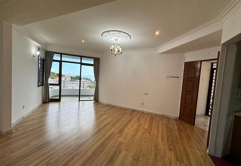 Marina Tower, Ratu Mutiara