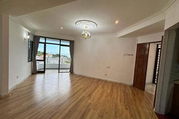 Marina Tower, Ratu Mutiara