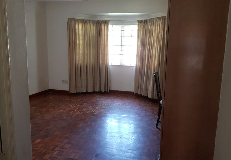 2 Storey Bungalow @ Jalan Hillside Estate For Sale