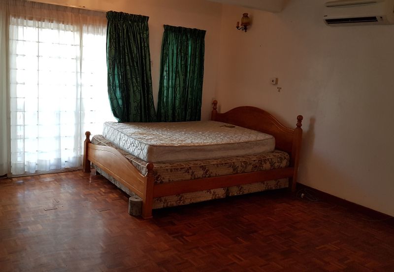 2 Storey Bungalow @ Jalan Hillside Estate For Sale