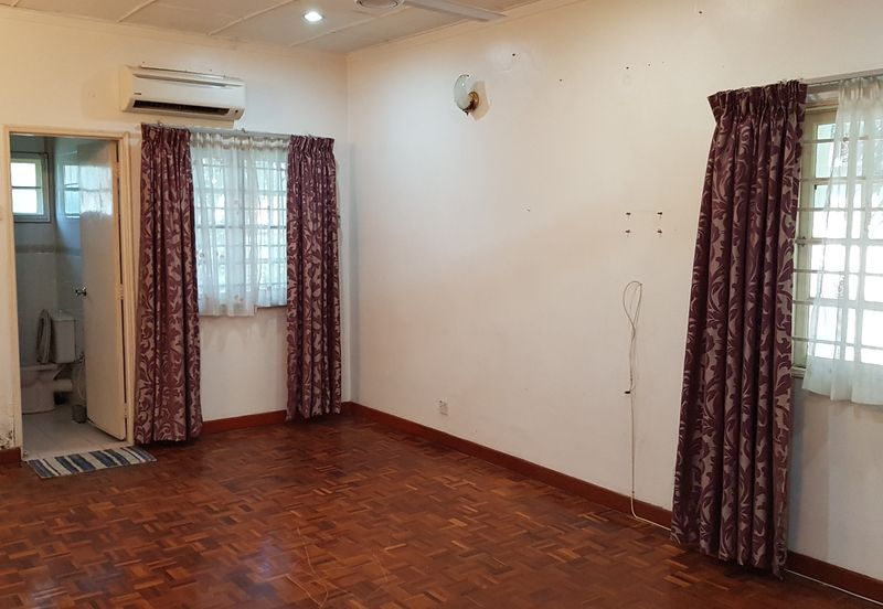 2 Storey Bungalow @ Jalan Hillside Estate For Sale