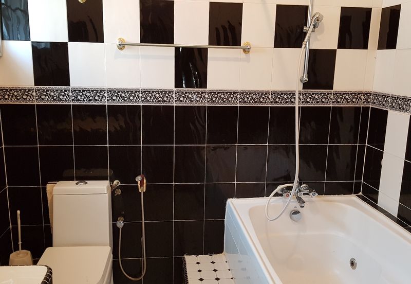 2 Storey Bungalow @ Jalan Hillside Estate For Sale