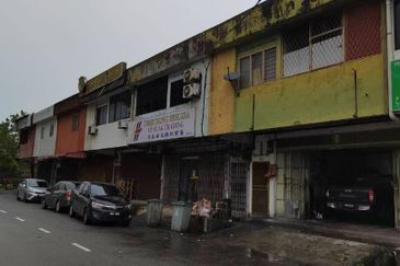 Invest Unit Facing Main Road, Double Storey Shop, Jalan Baiduri 1, Ulu Tiram