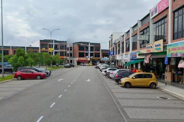 Pusat Komersial Suria (68 Avenue)