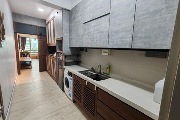 Akademik Suite @ Mount Austin