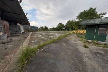 1.08 acre Commercial Warehouse With Fencing, Taman Aman, Senai