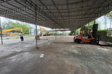 1.08 acre Commercial Warehouse With Fencing, Taman Aman, Senai