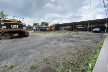 1.08 acre Commercial Warehouse With Fencing, Taman Aman, Senai