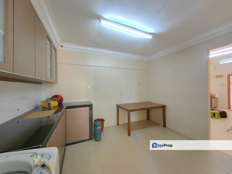 Nice Renovated Flat, Jalan Bunga Daisi, Plentong, Masai, Johor, Plentong