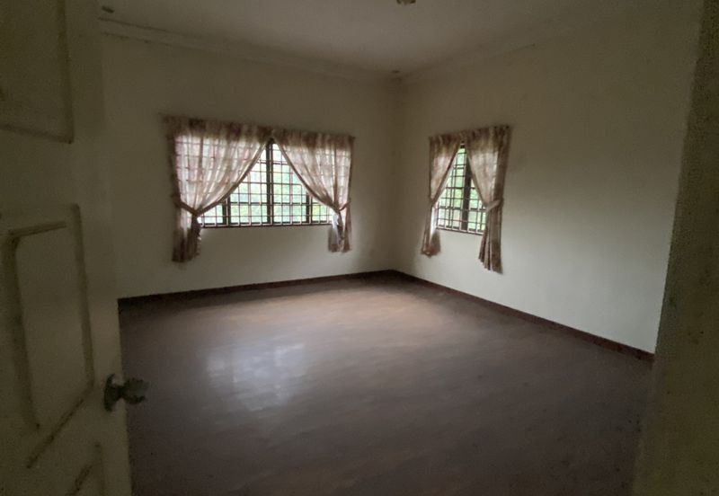 Bungalow at Bandar Putra Kulai 