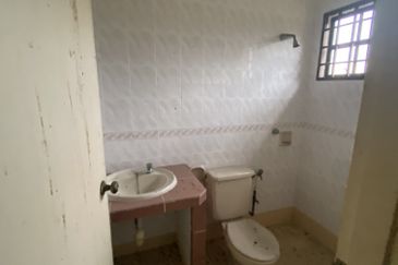 Bungalow at Bandar Putra Kulai 