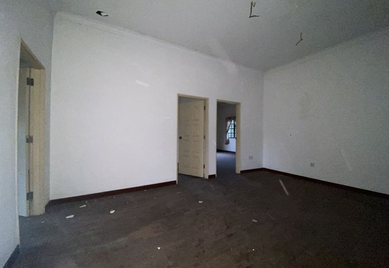 Bungalow at Bandar Putra Kulai 