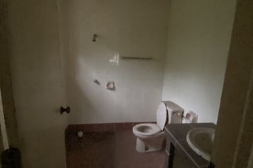 Bungalow at Bandar Putra Kulai 