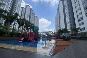 Meridin Bayvue Apartment