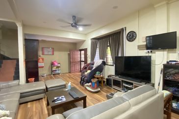 Jalan Anggerik, Taman Kulai Utama 2units joined 