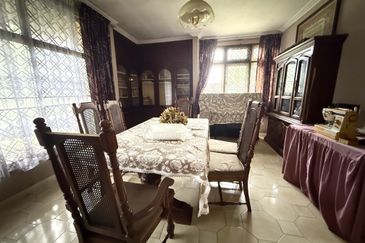 Malay Rizab Bungalow Jln Straits View, JB, Johor. 