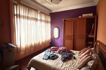 Malay Rizab Bungalow Jln Straits View, JB, Johor. 