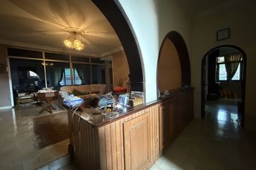 Malay Rizab Bungalow Jln Straits View, JB, Johor. 