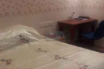 Twin Towers, Ratu Mutiara