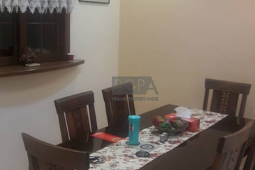 Twin Towers, Ratu Mutiara