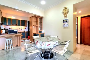 Marina Tower, Ratu Mutiara