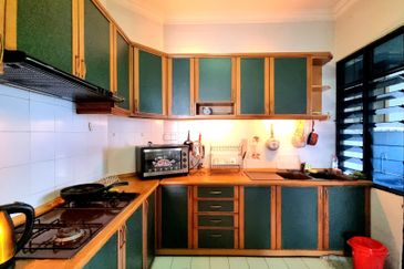 Marina Tower, Ratu Mutiara