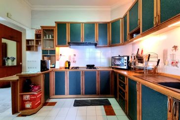 Marina Tower, Ratu Mutiara