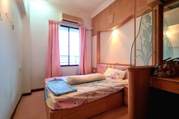 Marina Tower, Ratu Mutiara