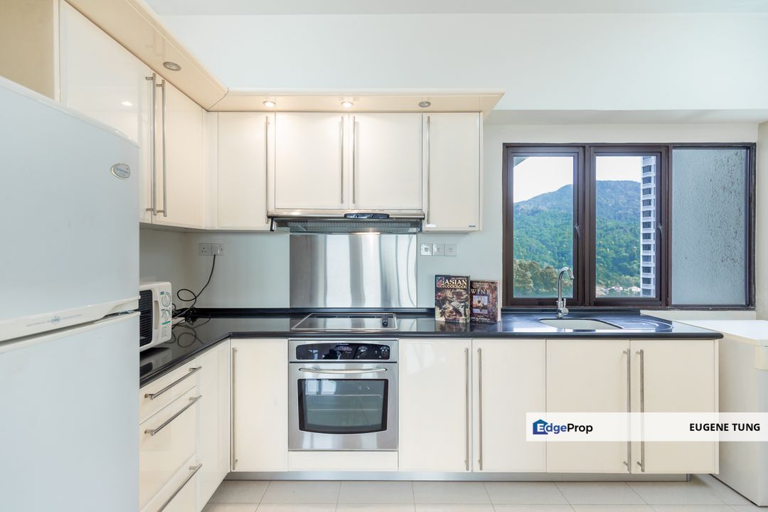 Stylishly Renovated, Sri Sayang Service Apartment at Batu Ferringhi, Corner High Floor, , Penang, Batu Ferringhi