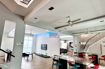 3-Storey Terraced House at Shamrock Beach Villas in Batu Ferringhi.