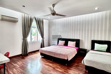 3-Storey Terraced House at Shamrock Beach Villas in Batu Ferringhi.