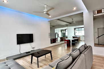 3-Storey Terraced House at Shamrock Beach Villas in Batu Ferringhi.