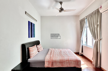 3-Storey Terraced House at Shamrock Beach Villas in Batu Ferringhi.