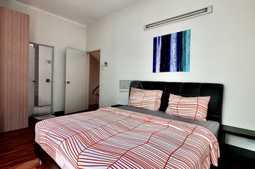 3-Storey Terraced House at Shamrock Beach Villas in Batu Ferringhi.