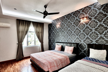 3-Storey Terraced House at Shamrock Beach Villas in Batu Ferringhi.