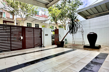 3-Storey Terraced House at Shamrock Beach Villas in Batu Ferringhi.