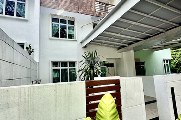 3-Storey Terraced House at Shamrock Beach Villas in Batu Ferringhi.