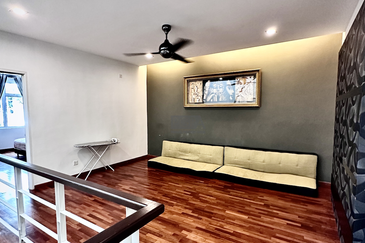 3-Storey Terraced House at Shamrock Beach Villas in Batu Ferringhi.