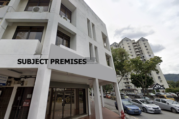 Prime Corner Commercial Property in Batu Lanchang.