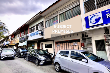 Prime Double-Storey Commercial Shop-Office in Island Glades, Greenlane