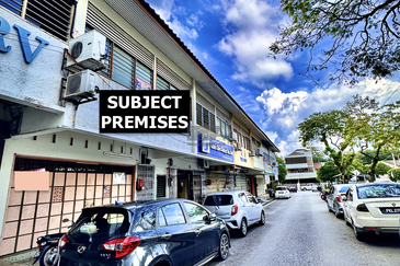 Prime Double-Storey Commercial Shop-Office in Island Glades, Greenlane