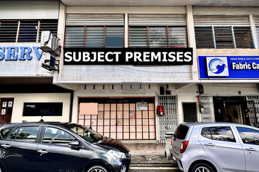 Prime Double-Storey Commercial Shop-Office in Island Glades, Greenlane