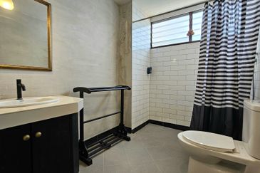 Twin Towers, Ratu Mutiara