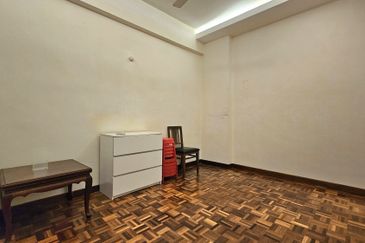 Twin Towers, Ratu Mutiara