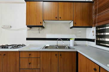 Twin Towers, Ratu Mutiara