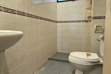 Twin Towers, Ratu Mutiara