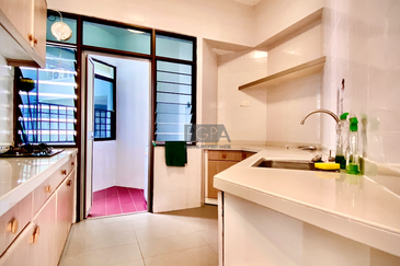 Marina Tower, Ratu Mutiara