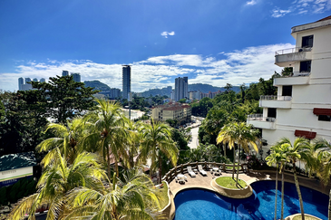 Marina Tower, Ratu Mutiara