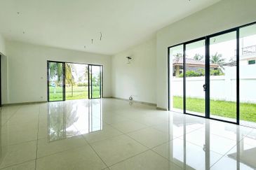 Dedaun, Bandar Cassia